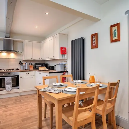 Finest Retreats - Cloggers * Darley