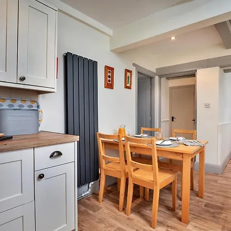 Finest Retreats - Cloggers * Darley